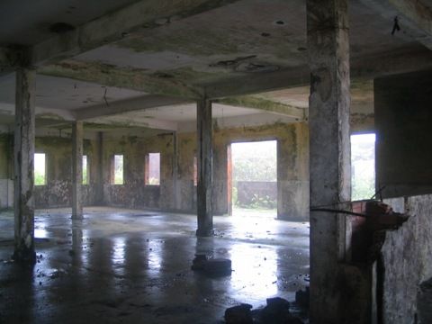 Cambodia, bokor-inside-ruins